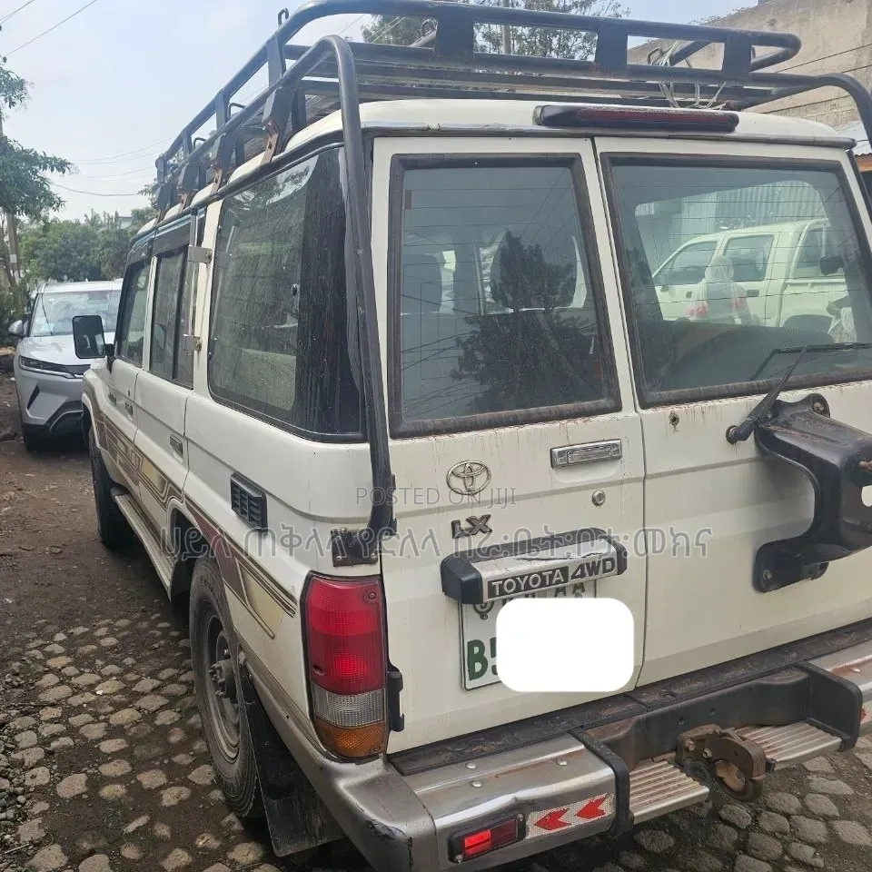 Toyota Land Cruiser 2010 Off white