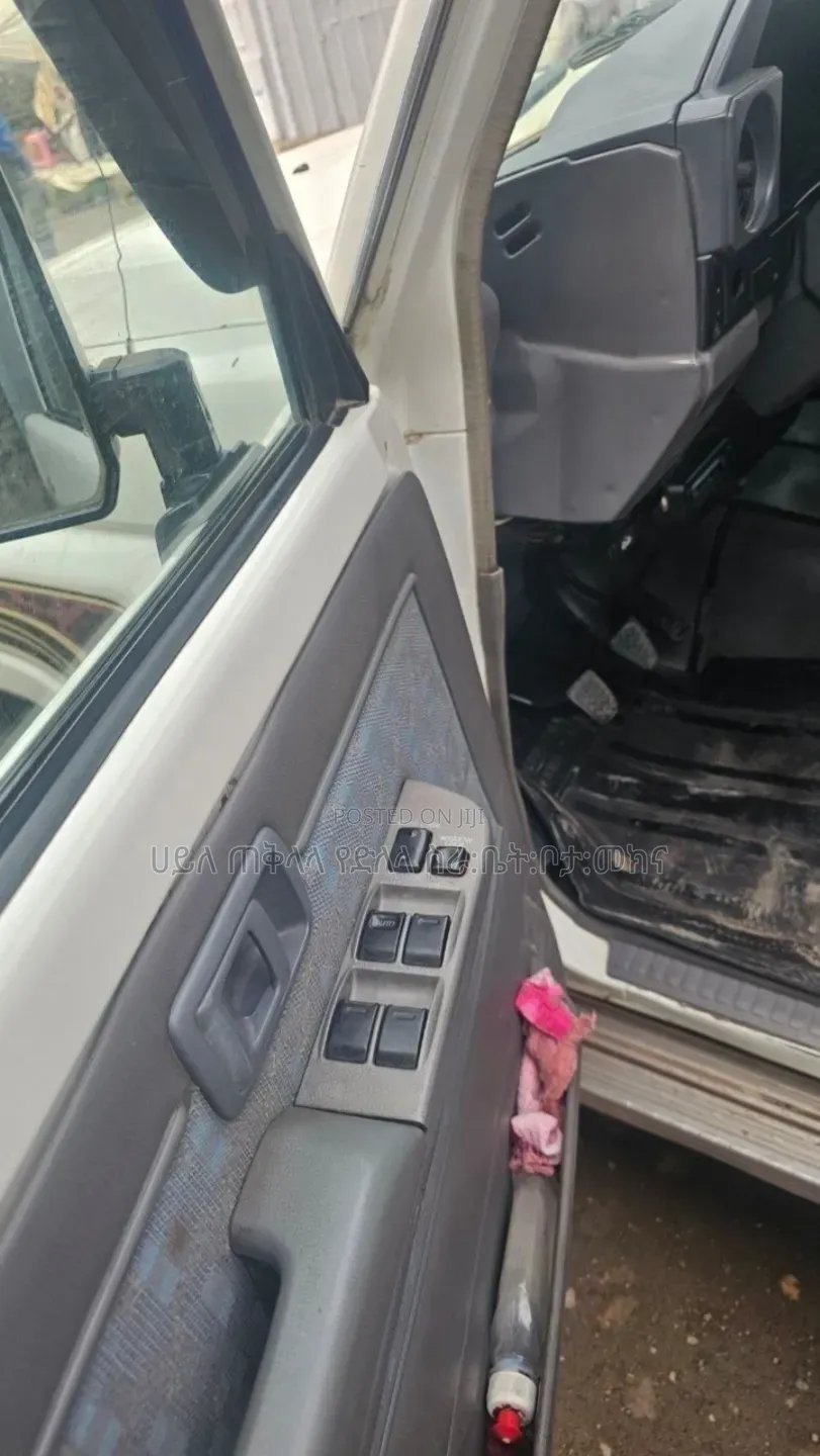 Toyota Land Cruiser 2010 Off white