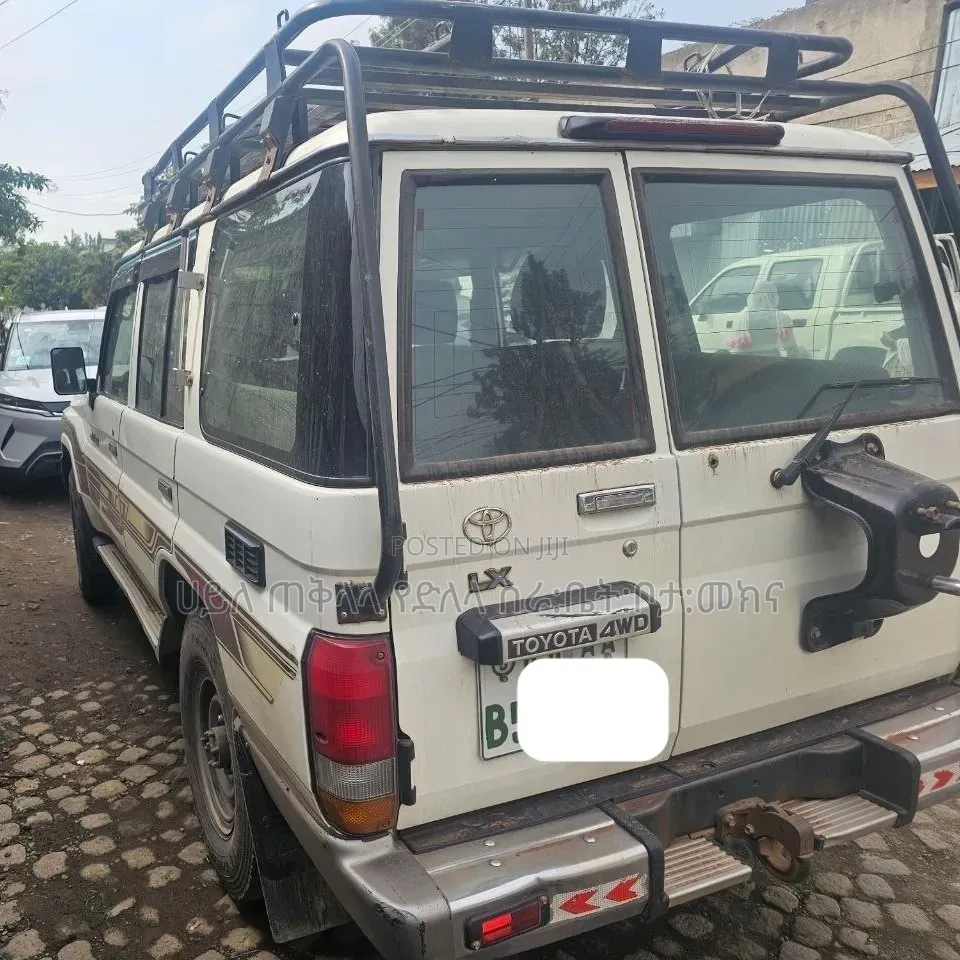 Toyota Land Cruiser 2010 Off white
