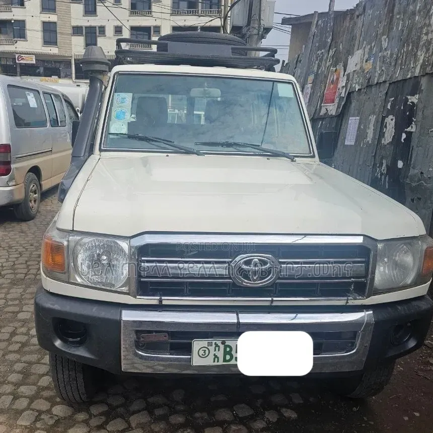 Toyota Land Cruiser 2010 Off white