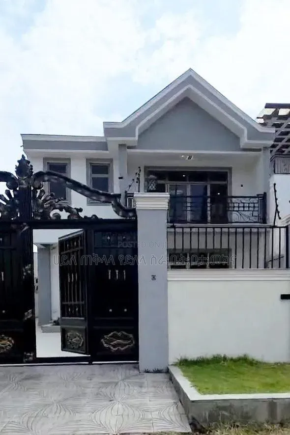 Furnished 6bdrm Townhouse/Terrace in Ayat Zone Compound, Yeka for sale