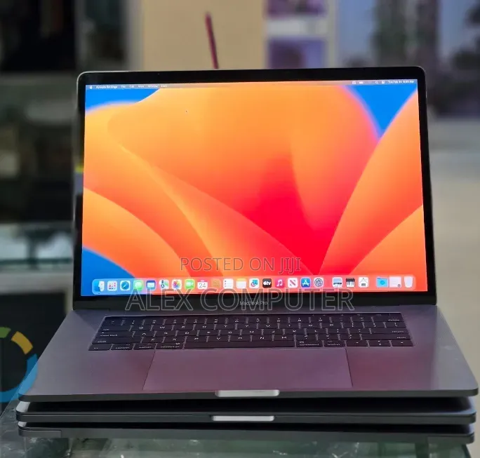 New Laptop Apple MacBook Pro 2017 16GB Intel Core i7 SSD 512GB
