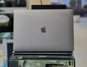New Laptop Apple MacBook Pro 2017 16GB Intel Core i7 SSD 512GB