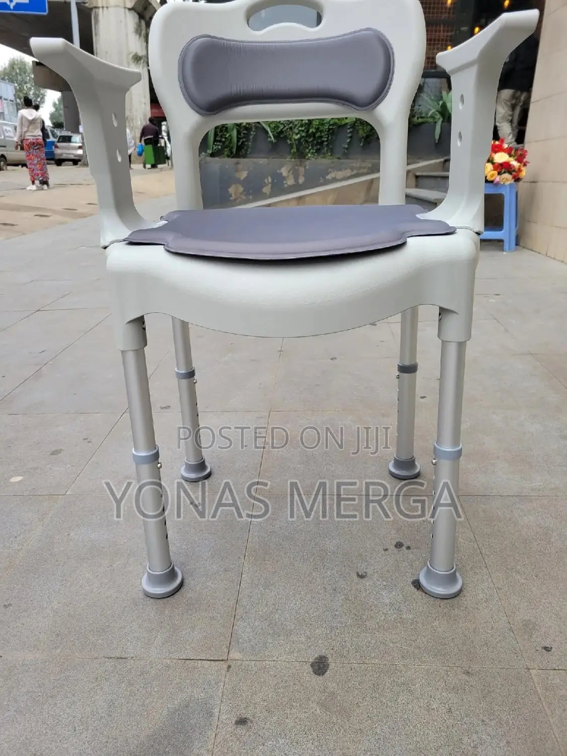 Toilet chair焯部Easy Pin Index Height Adjustment on the Chair Legs