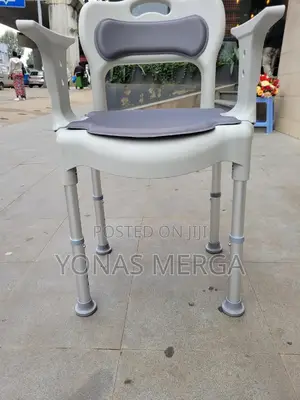Toilet chair焯部Easy Pin Index Height Adjustment on the Chair Legs