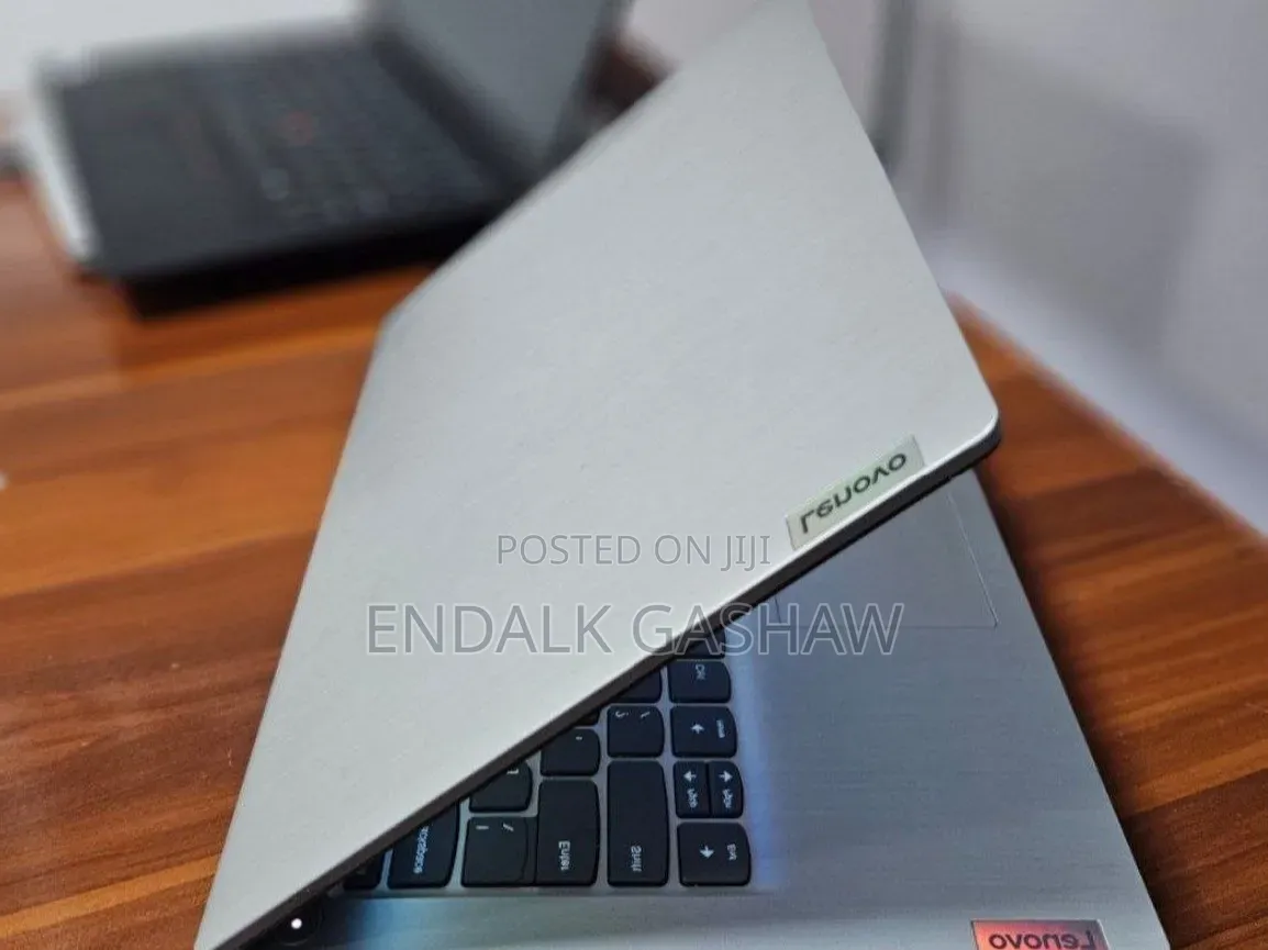 New Laptop Lenovo Ideapad 3 8GB Intel Core i3 SSD 256GB