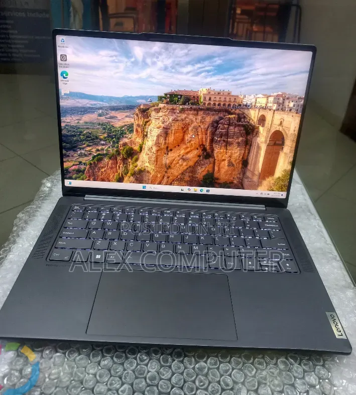New Laptop Lenovo 16GB AMD Ryzen 7 SSD 1T