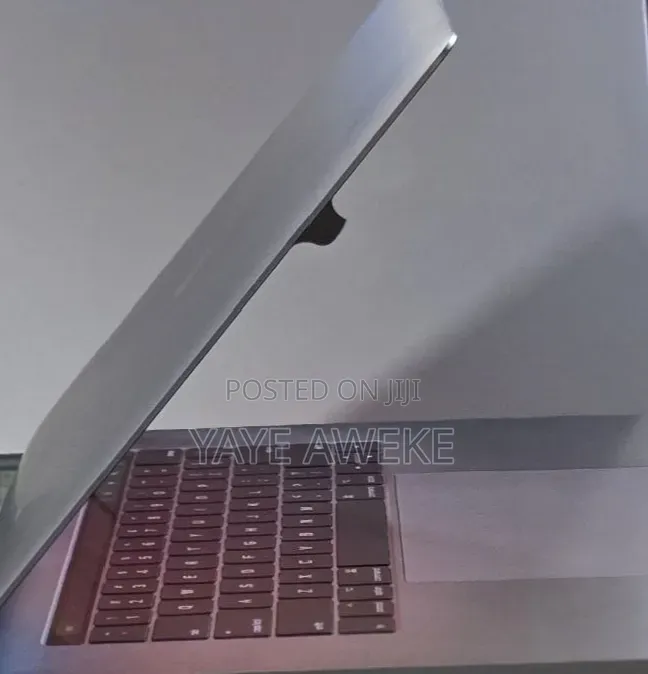 New Laptop Apple MacBook Pro 2017 16GB Intel Core i7 SSD 512GB