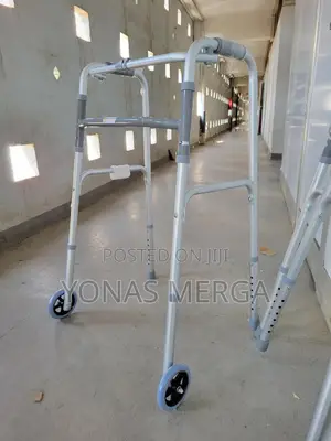 Walker for Stock Patients亀燄seeking a Walker That Emphasizes Ease