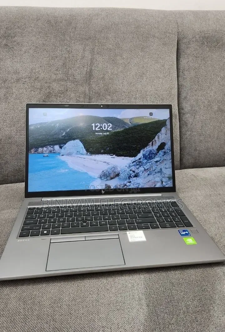 New Laptop HP ZBook Firefly G8 16GB Intel Core i7 SSD 512GB
