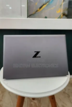 New Laptop HP ZBook Firefly G8 16GB Intel Core i7 SSD 512GB