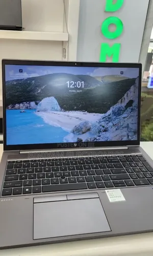 New Laptop HP ZBook Firefly G8 16GB Intel Core i7 SSD 512GB