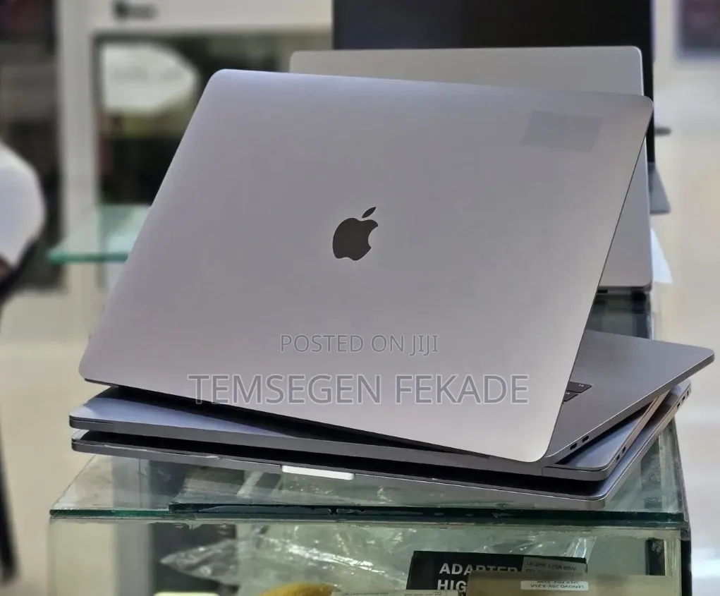 New Laptop Apple MacBook Pro 2017 16GB Intel Core i7 SSD 512GB
