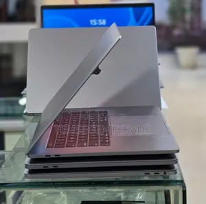 New Laptop Apple MacBook Pro 2017 16GB Intel Core i7 SSD 512GB