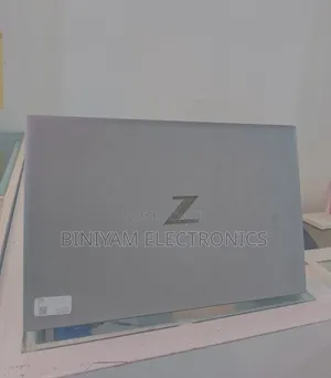 New Laptop HP ZBook Firefly G8 32GB Intel Core i7 SSD 512GB