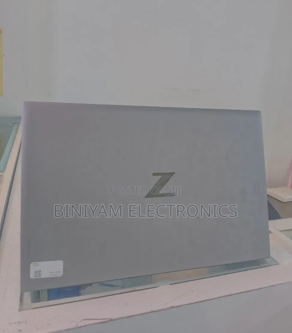 New Laptop HP ZBook Firefly G8 32GB Intel Core i7 SSD 512GB