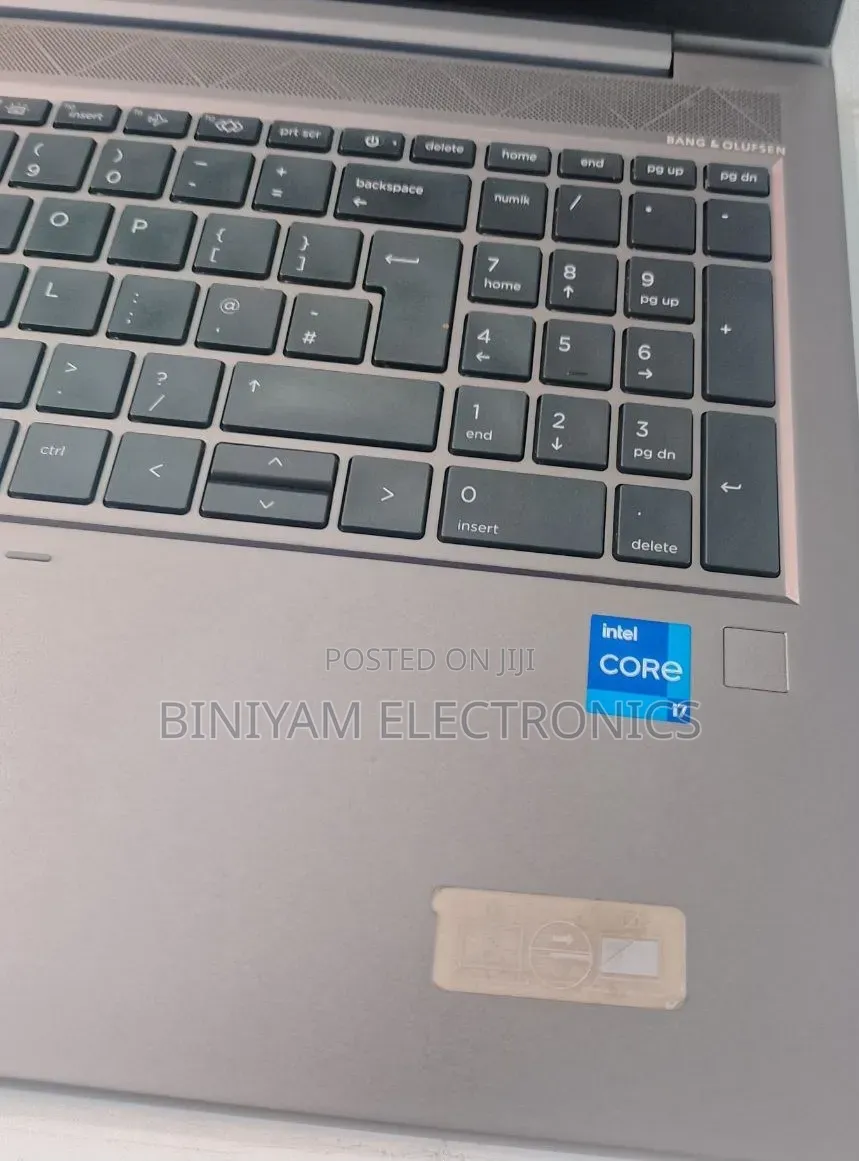 New Laptop HP ZBook Firefly G8 32GB Intel Core i7 SSD 512GB