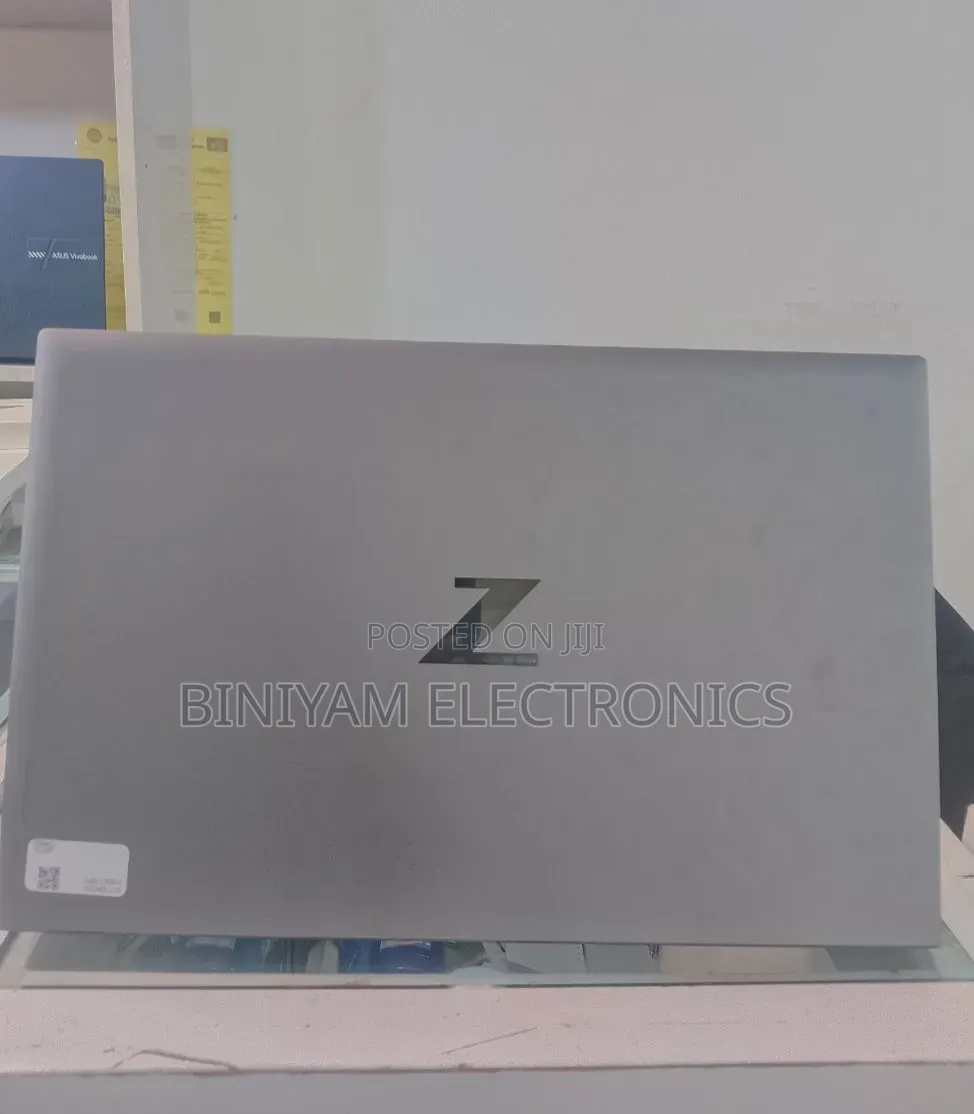 New Laptop HP ZBook Firefly G8 32GB Intel Core i7 SSD 512GB