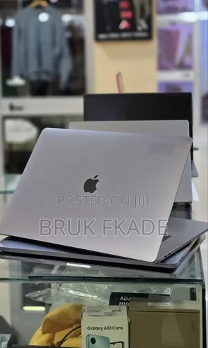 New Laptop Apple MacBook Pro 2017 16GB Intel Core i7 SSD 512GB