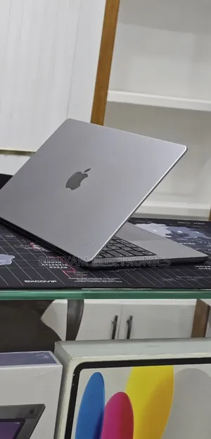 New Laptop Apple MacBook Pro 2021 M1 32GB Apple M1 Pro SSD 512GB