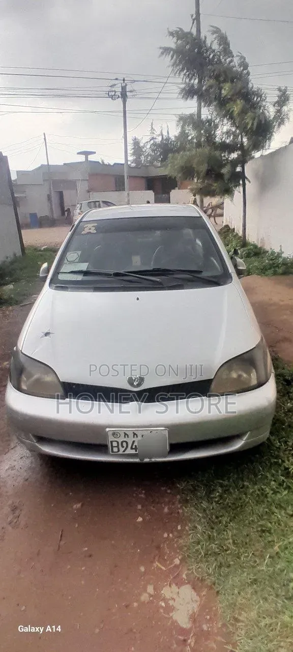 Toyota Platz 2002 White
