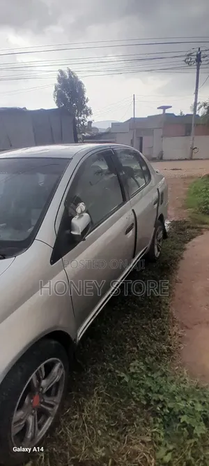 Toyota Platz 2002 White