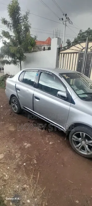 Toyota Platz 2002 White