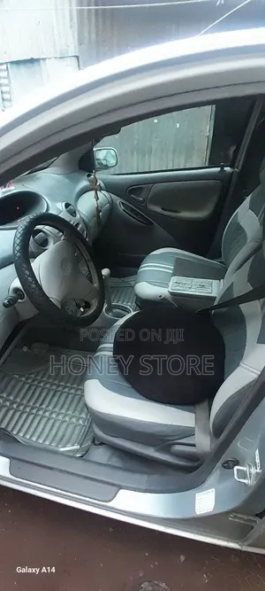 Toyota Platz 2002 White