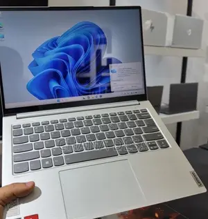 New Laptop Lenovo 16GB AMD Ryzen 7 SSD 512GB
