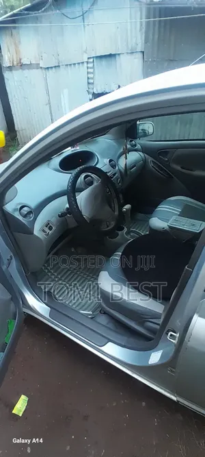 Toyota Platz 2002 Silver