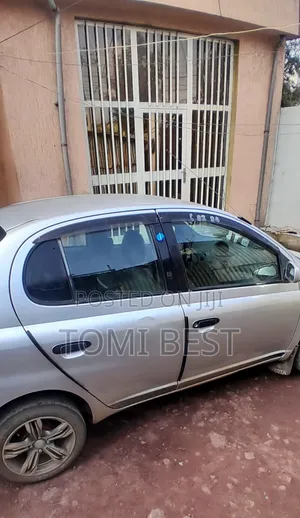 Toyota Platz 2002 Silver