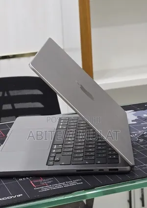 New Laptop Apple MacBook Pro 2021 M1 32GB Apple M1 Pro SSD 512GB