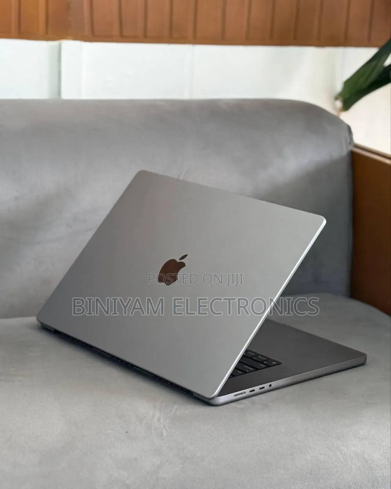 New Laptop Apple MacBook Pro 2021 M1 16GB Apple M1 Pro SSD 512GB