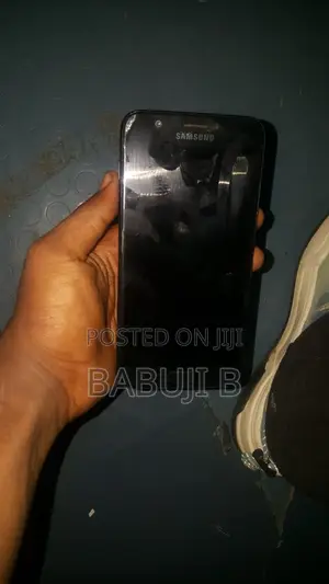 Samsung Galaxy J7 16 GB Black