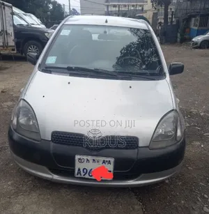 Toyota Yaris 1.5 2000 Silver