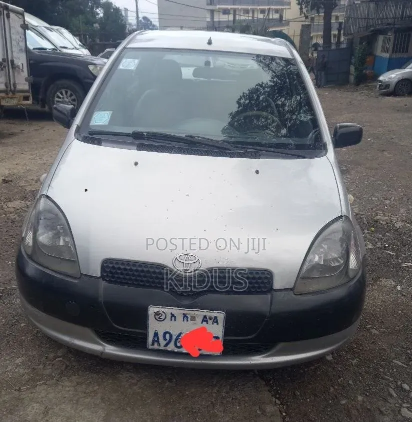 Toyota Yaris 1.5 2000 Silver