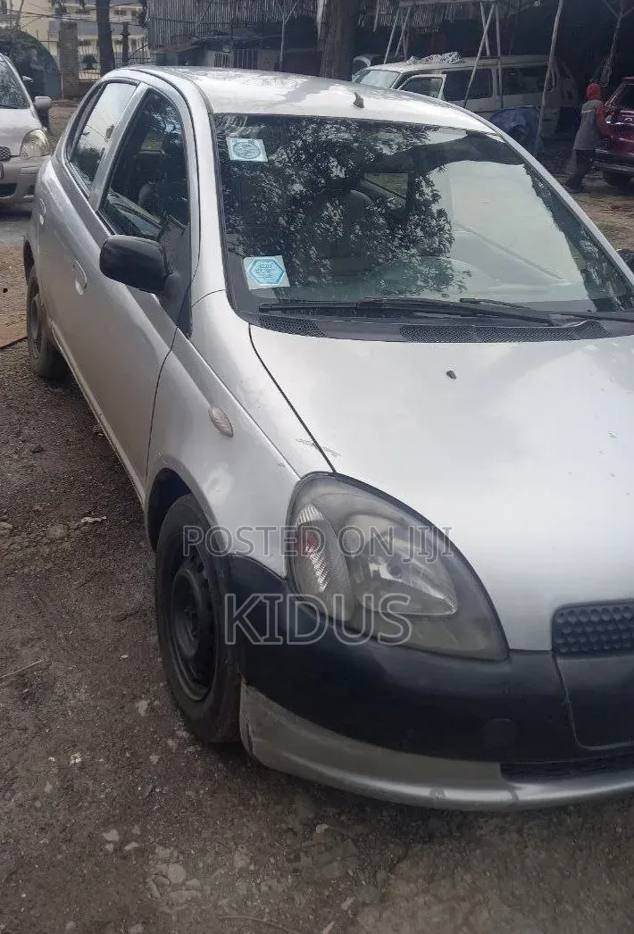 Toyota Yaris 1.5 2000 Silver