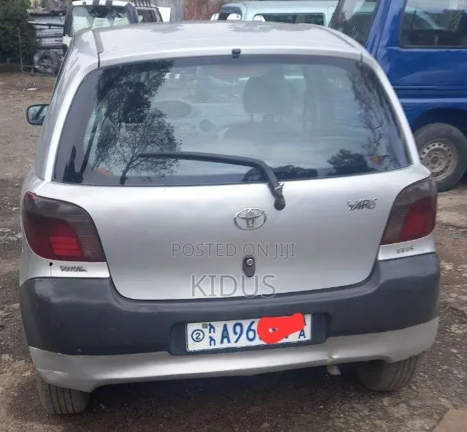 Toyota Yaris 1.5 2000 Silver