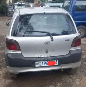 Toyota Yaris 1.5 2000 Silver