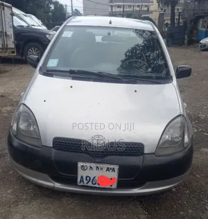 Toyota Yaris 1.5 2000 Silver