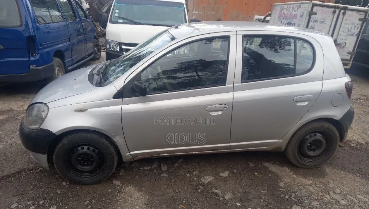 Toyota Yaris 1.5 2000 Silver