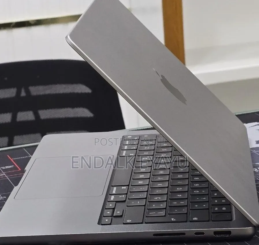New Laptop Apple MacBook Pro 2021 M1 32GB Apple M1 Pro SSD 512GB