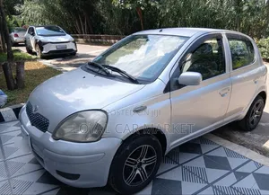 Toyota Vitz 2002 Silver