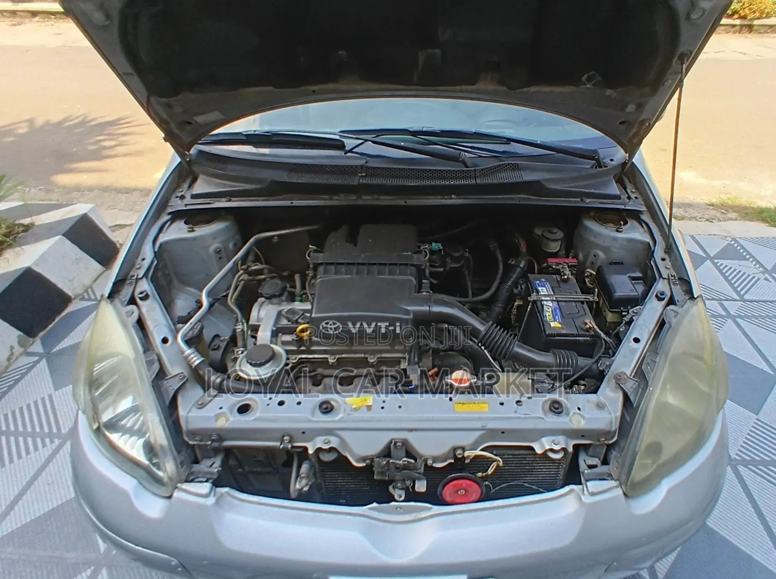 Toyota Vitz 2002 Silver