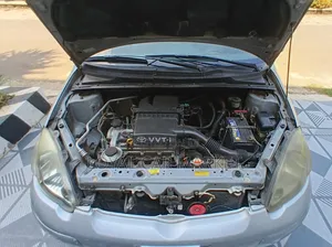 Toyota Vitz 2002 Silver