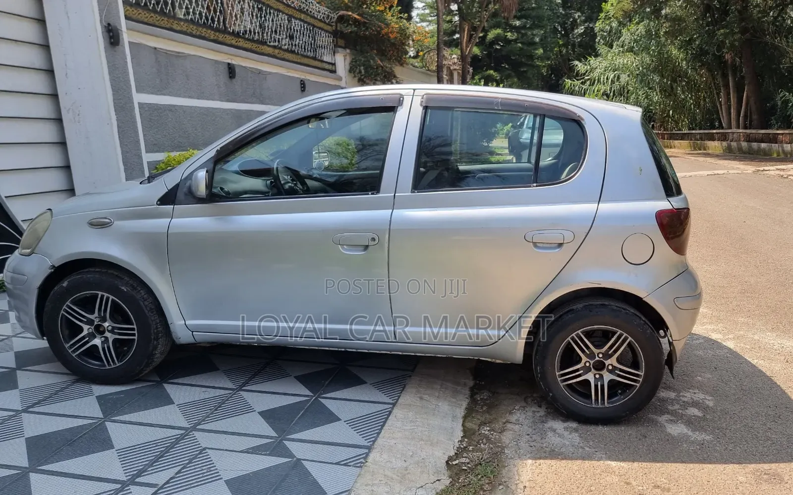 Toyota Vitz 2002 Silver