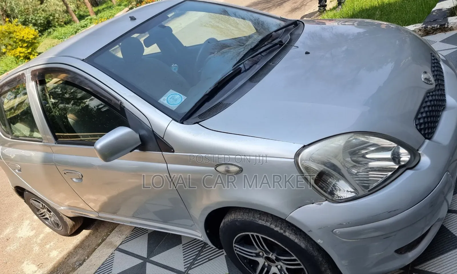 Toyota Vitz 2002 Silver