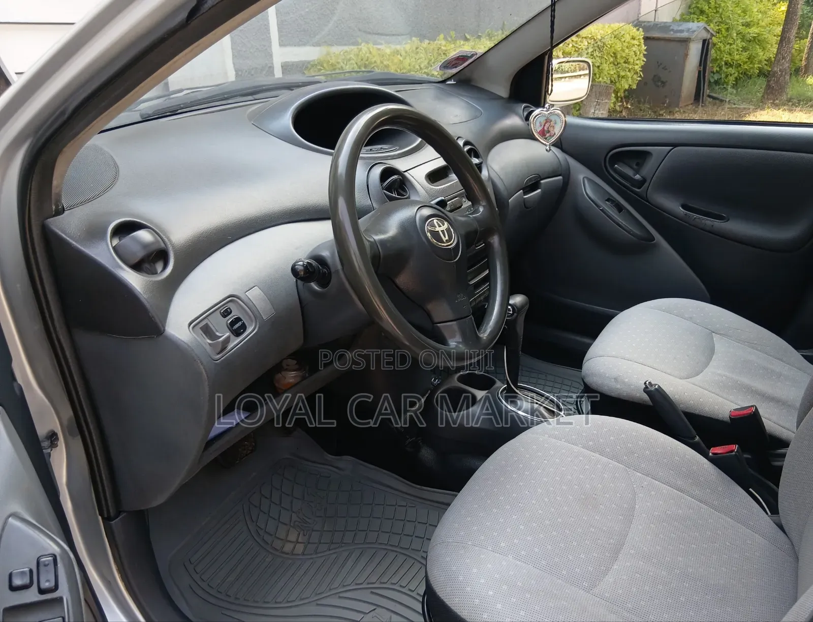 Toyota Vitz 2002 Silver