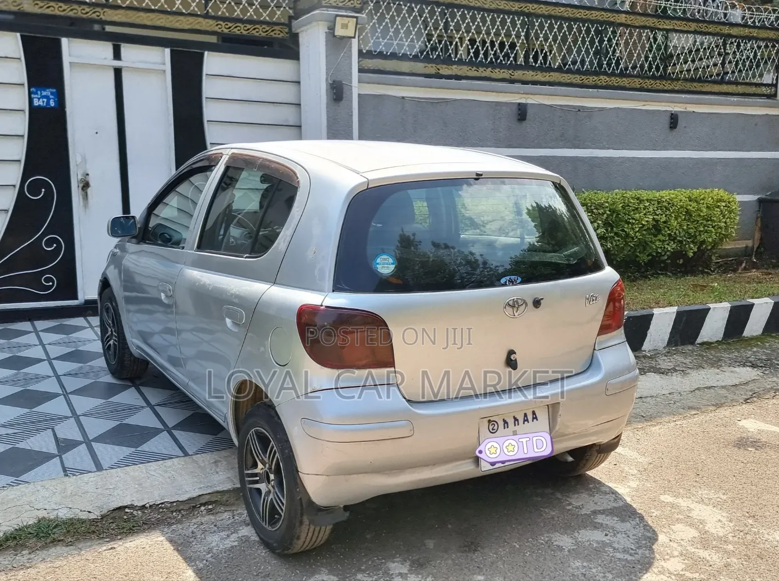 Toyota Vitz 2002 Silver
