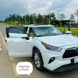 Toyota Highlander 2024 White